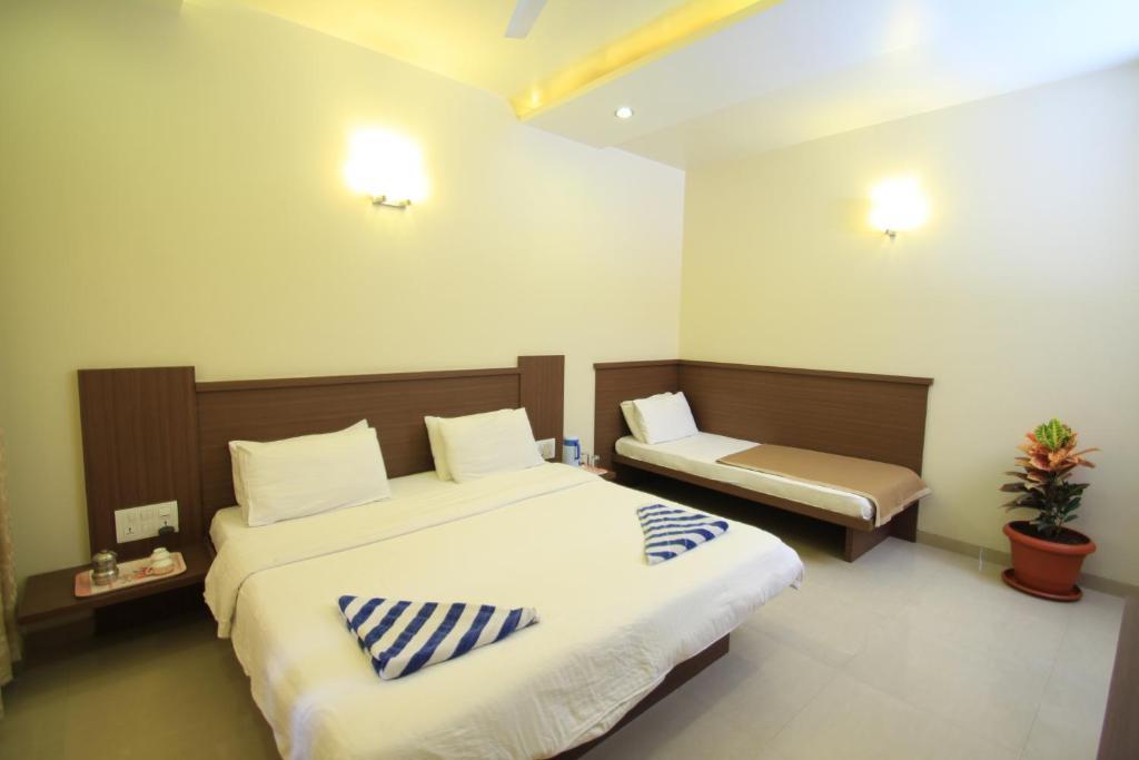 Hotel Sai Smaran 舍地 客房 照片