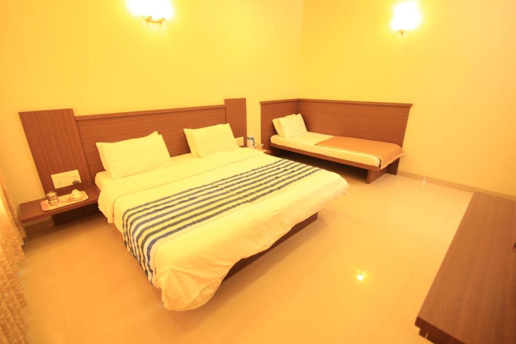 Hotel Sai Smaran 舍地 客房 照片