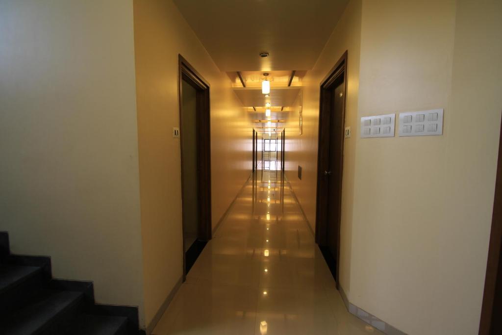 Hotel Sai Smaran 舍地 外观 照片