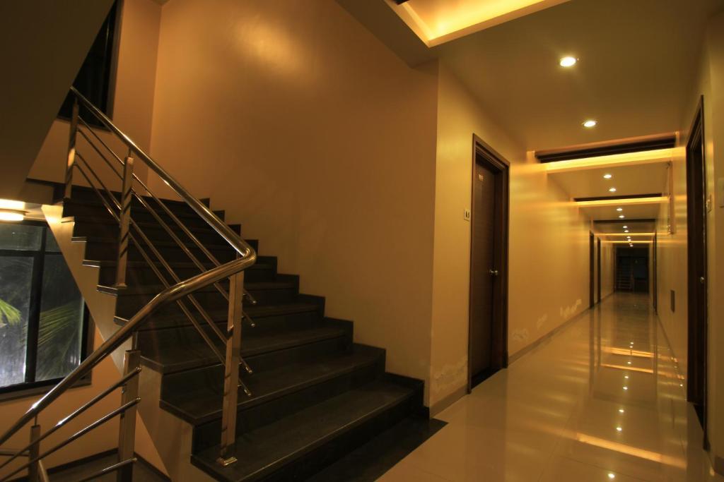 Hotel Sai Smaran 舍地 外观 照片