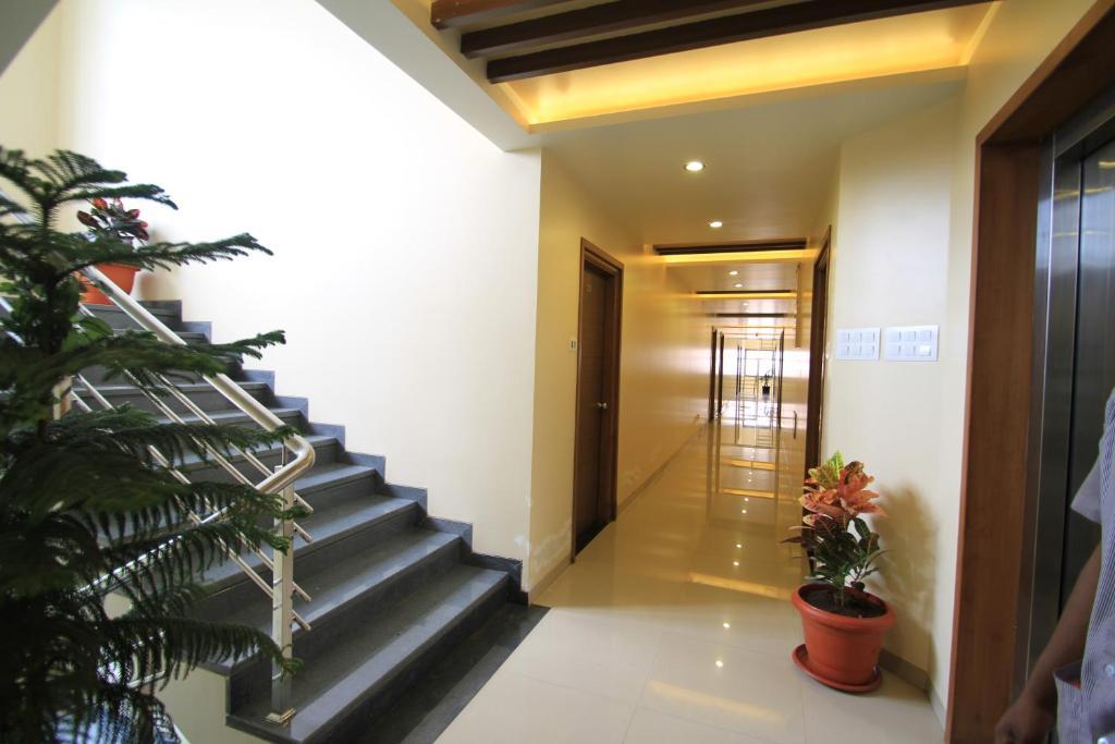 Hotel Sai Smaran 舍地 外观 照片