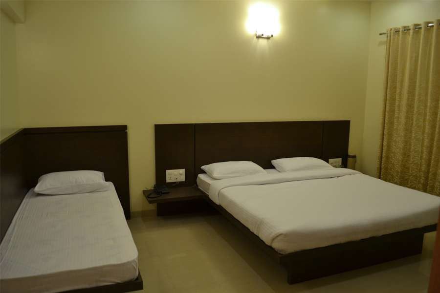 Hotel Sai Smaran 舍地 外观 照片